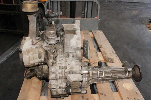 BOITE DE VITESSE AUTOMATIQUE VW TRANSPORTER T4 / CARAVELLE / CALIFORNIA 2.5 ESSENCE - Vue 2